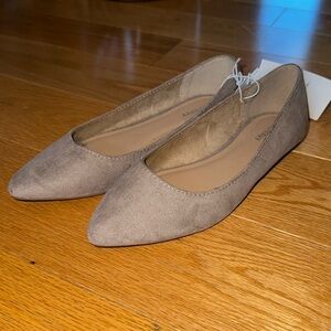 NWT Old Navy taupe flats